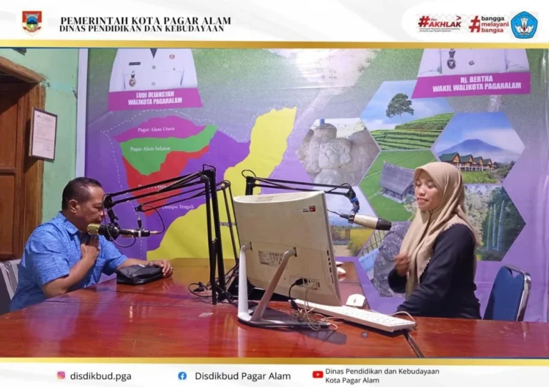 Dinas Pendidikan Dan kebudayaan Kota Pagar Alam melakukan dialog interaktif di Studio Radio Besemah FM RadioDempo Pagaralam