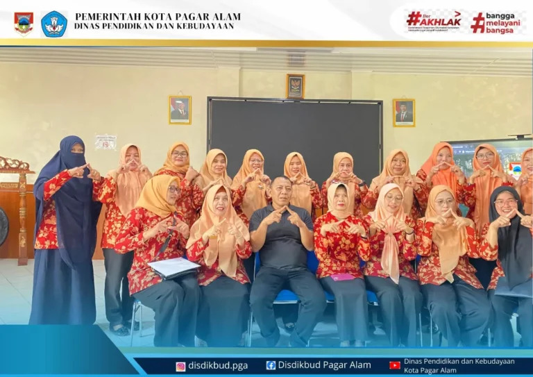 pertemuan Arisan Rutin Bulanan Dharma Wanita Persatuan Dinas Pendidikan dan Kebudayaan.
