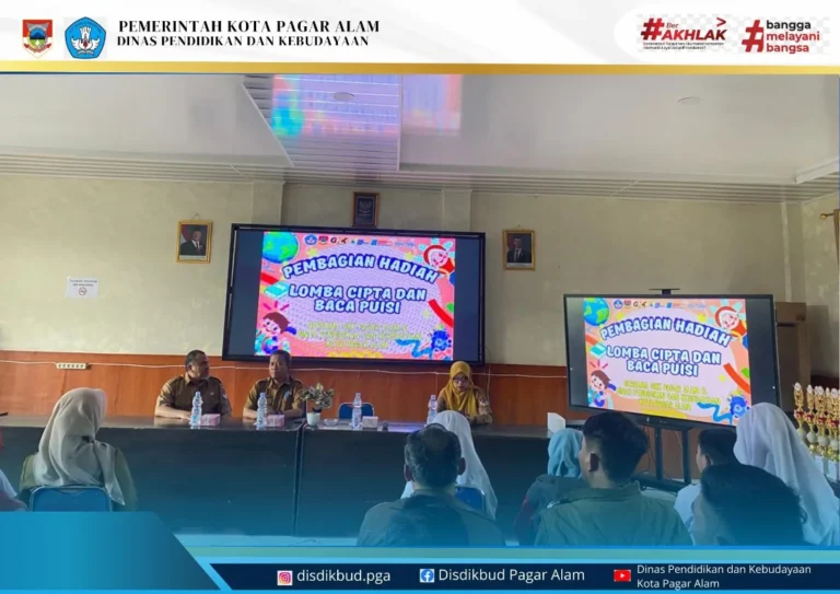 Dinas Pendidikan dan Kebudayaan Kota Pagar Alam bekerja sama dengan GKK Kota Pagar Alam melaksanakan kegiatan pembagian hadiah Lomba Cipta dan Baca Puisi