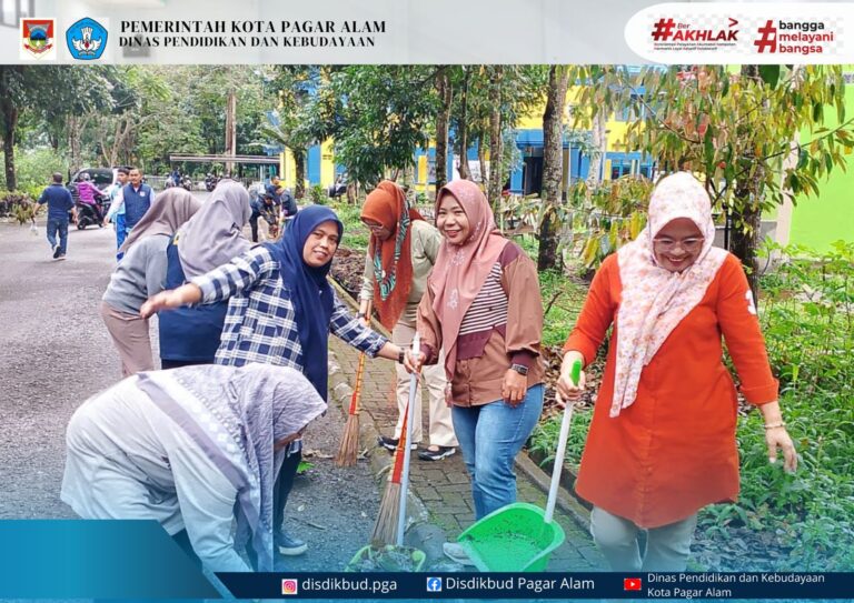 egiatan Jum’at bersih dan gotong royong di lingkungan Dinas Pendidikan dan Kebudayaan Kota Pagar Alam pada Jum’at, 6 Maret 2026