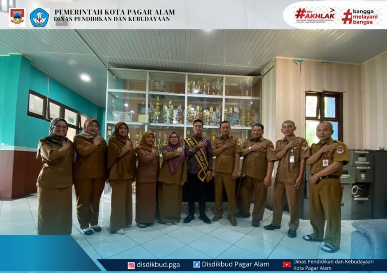Selamat kepada Ade Kurniawan,S.Pd. Guru SMP negeri 1 Kota Pagar Alam mewakili Dinas Pendidikan dan Kebudayaan Kota Pagar Alam
