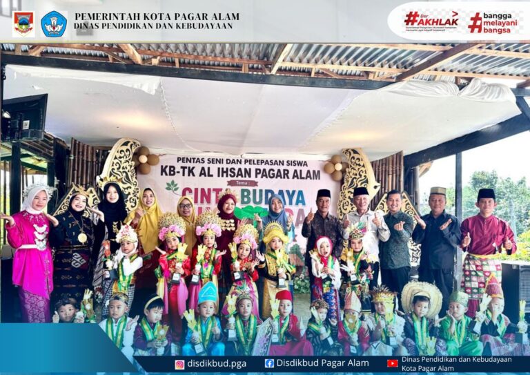 Kepala Dinas Pendidikan dan Kebudayaan diwakili Kabid PAUD PNF serta turut dihadiri Wakil Wali Kota Pagar Alam Hj. Bherta, S.H.,M.Kn dalam kegiatan pentas seni dan pelepasan siswa KB-TK Al Ihsan Pagar Alam pada Sabtu, 20 Juni 2026.
